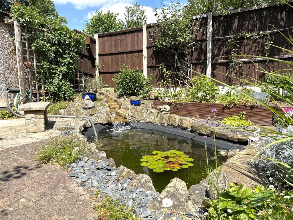 Well-Maintained Pond 924