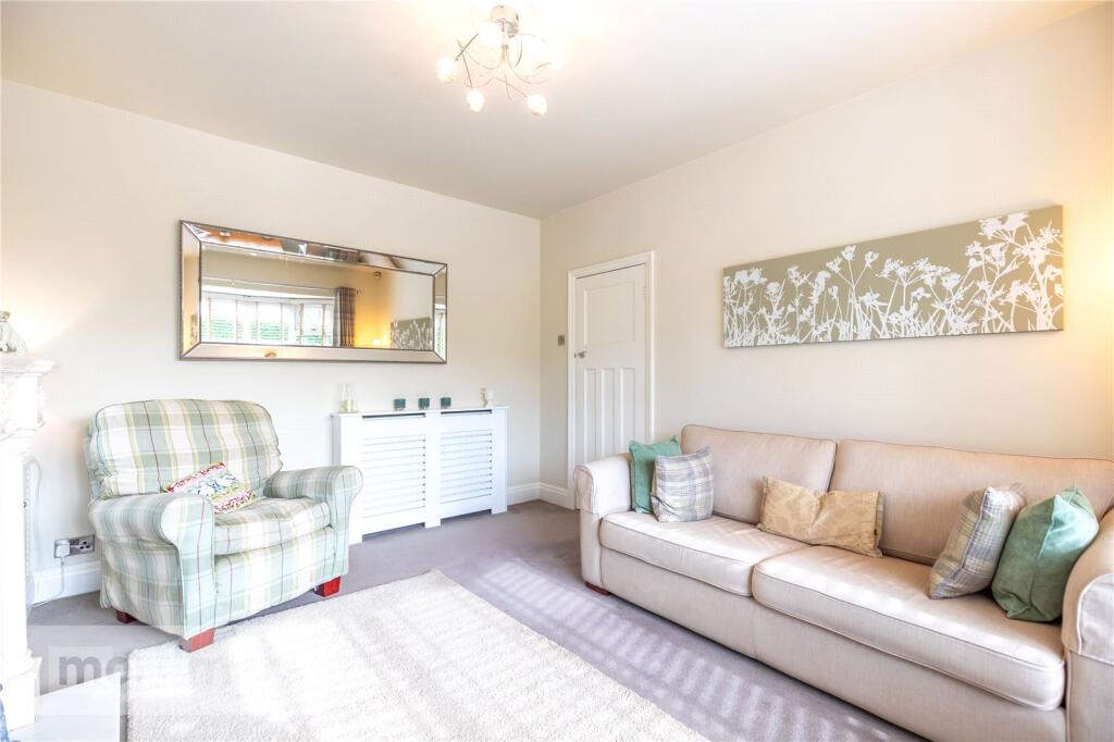 Sitting Room/Bedroom