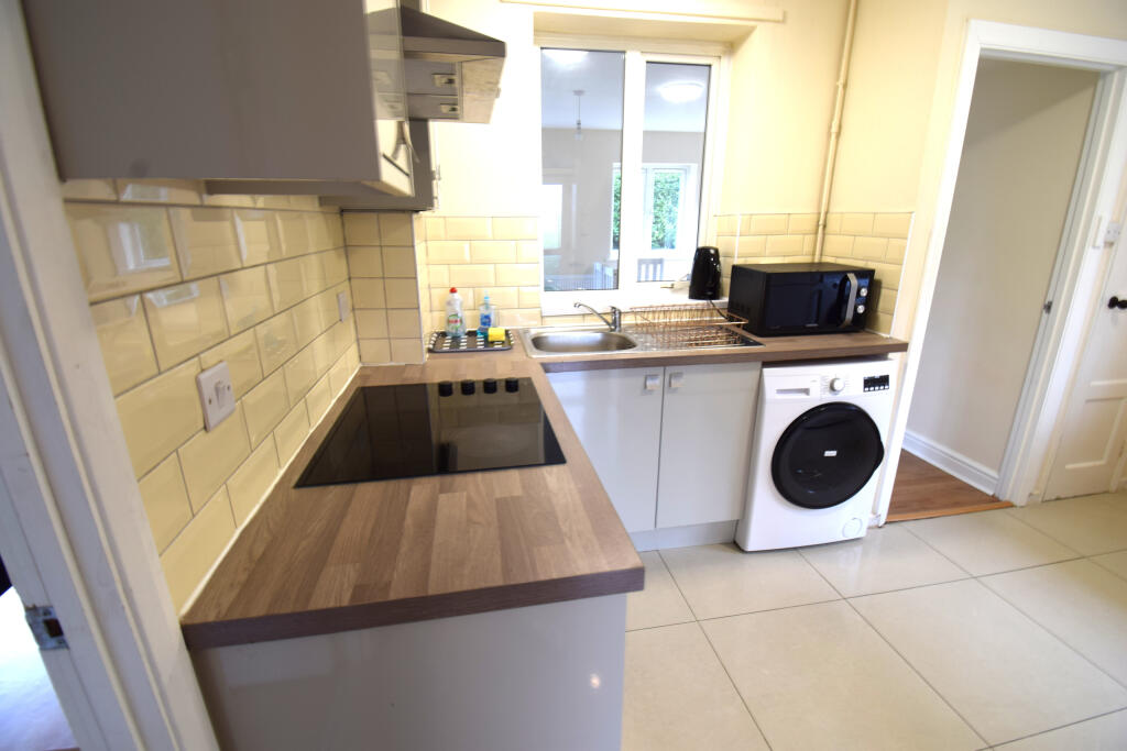 KITCHEN (1).JPG