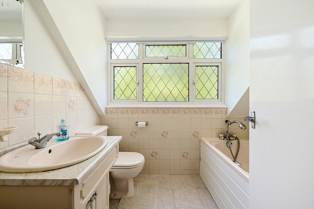 3 Maybrick Close ...