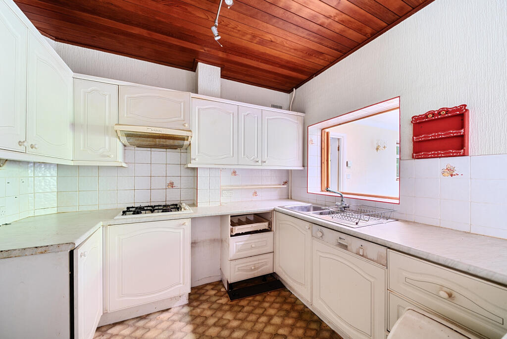 1348470-7-68b9970...