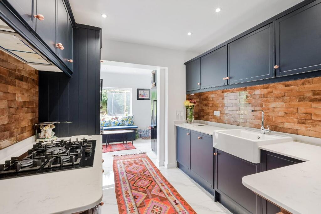 HEADLEY DRIVE (14).jpg