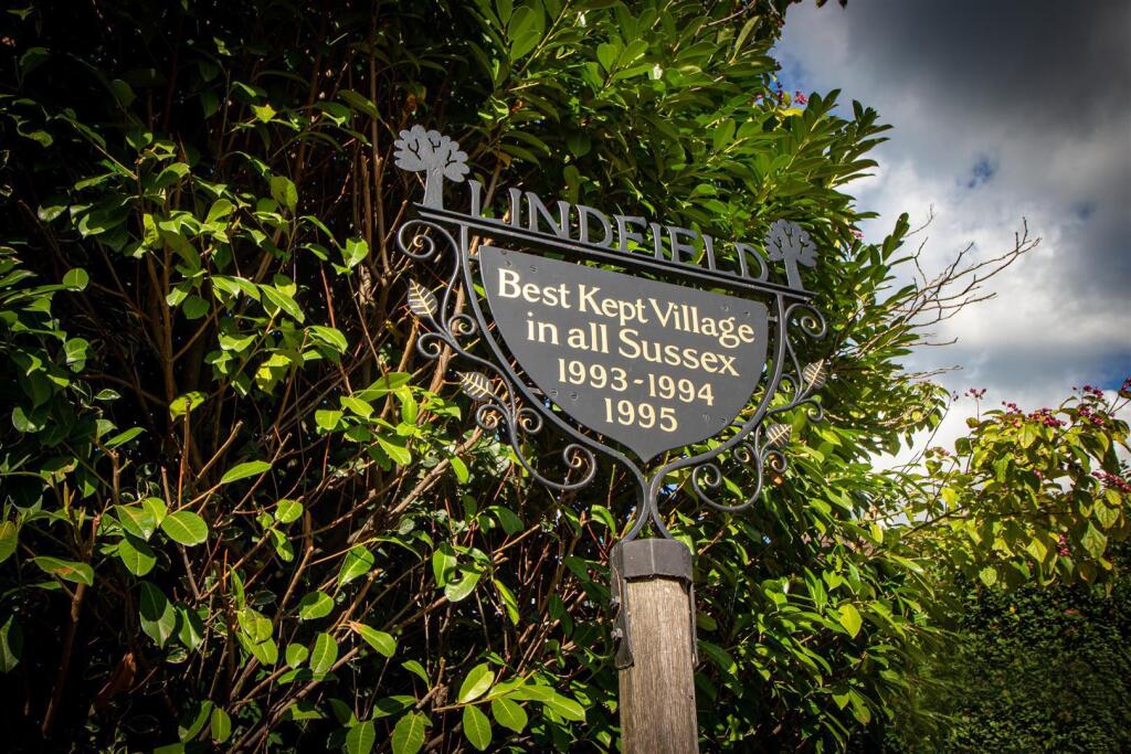 Lindfield sign.jpg