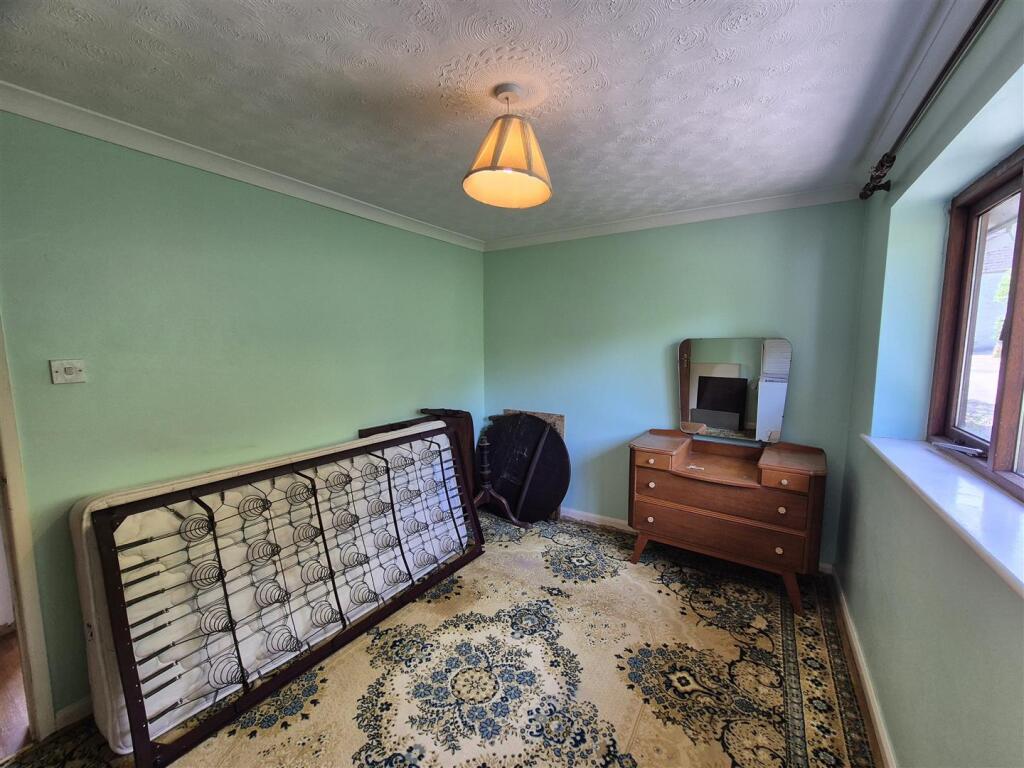 Bedroom 2 (2).jpg