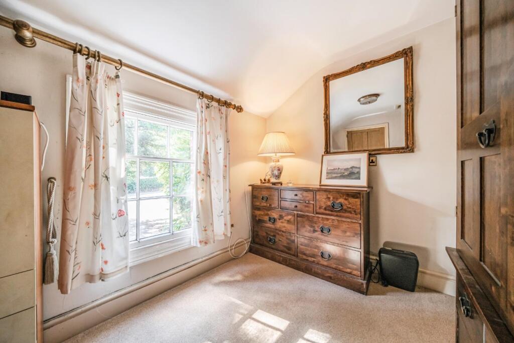 Bed 4 Dressing Room.jpg