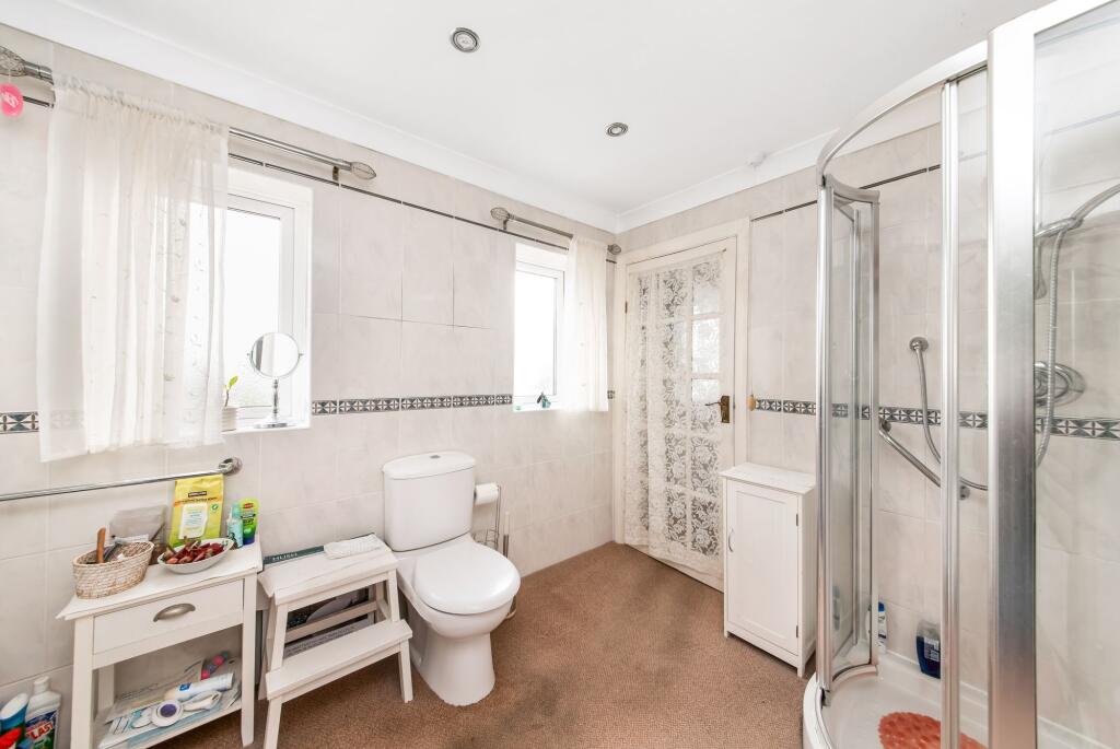 HOUSE SHOWER ROOM