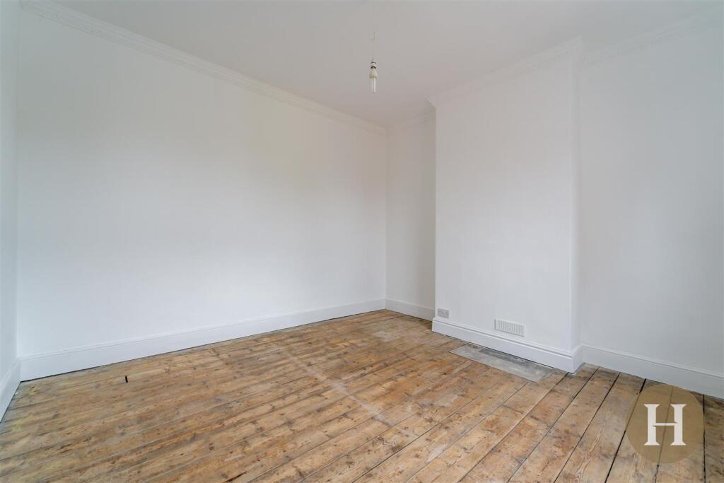 Hadleigh Estate Agents-28.jpg