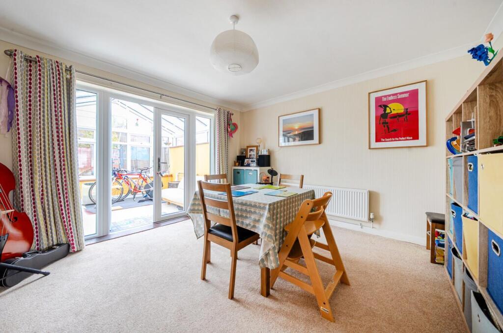 2 Gainsborough Crescent, Hillmorton (21).JPG