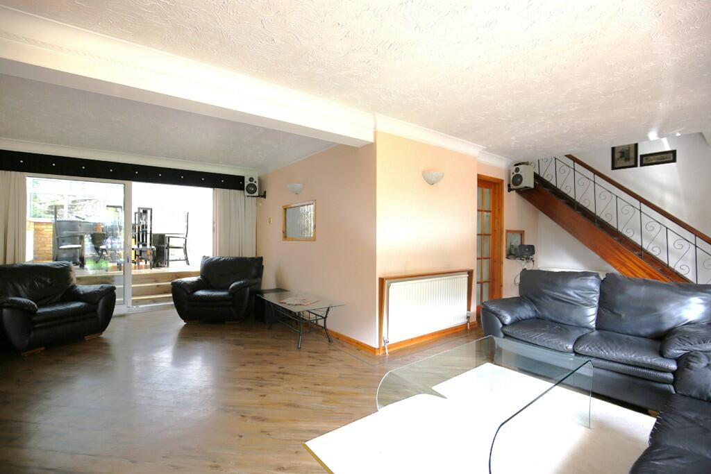 Living/dining room