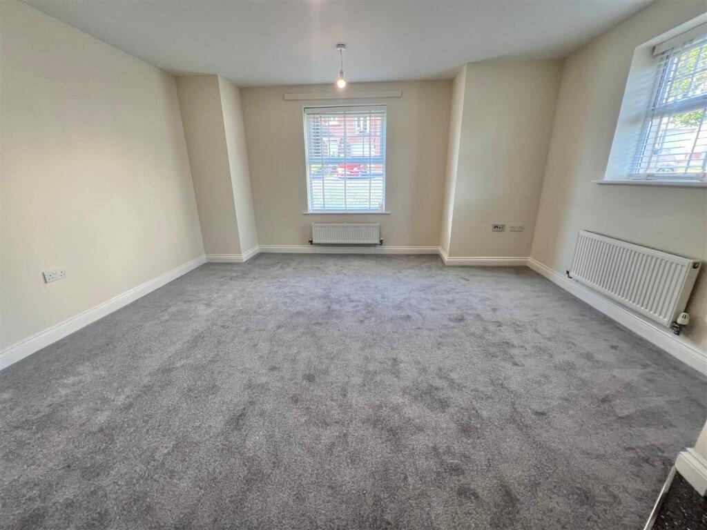 Living room 2.jpg