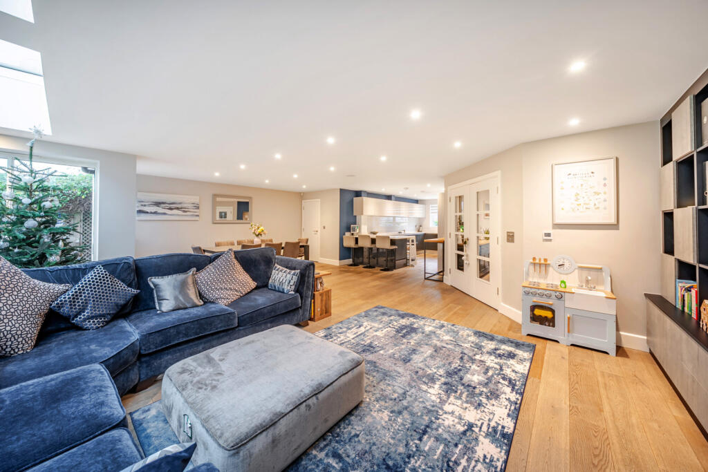 1388545-16-693bfd...