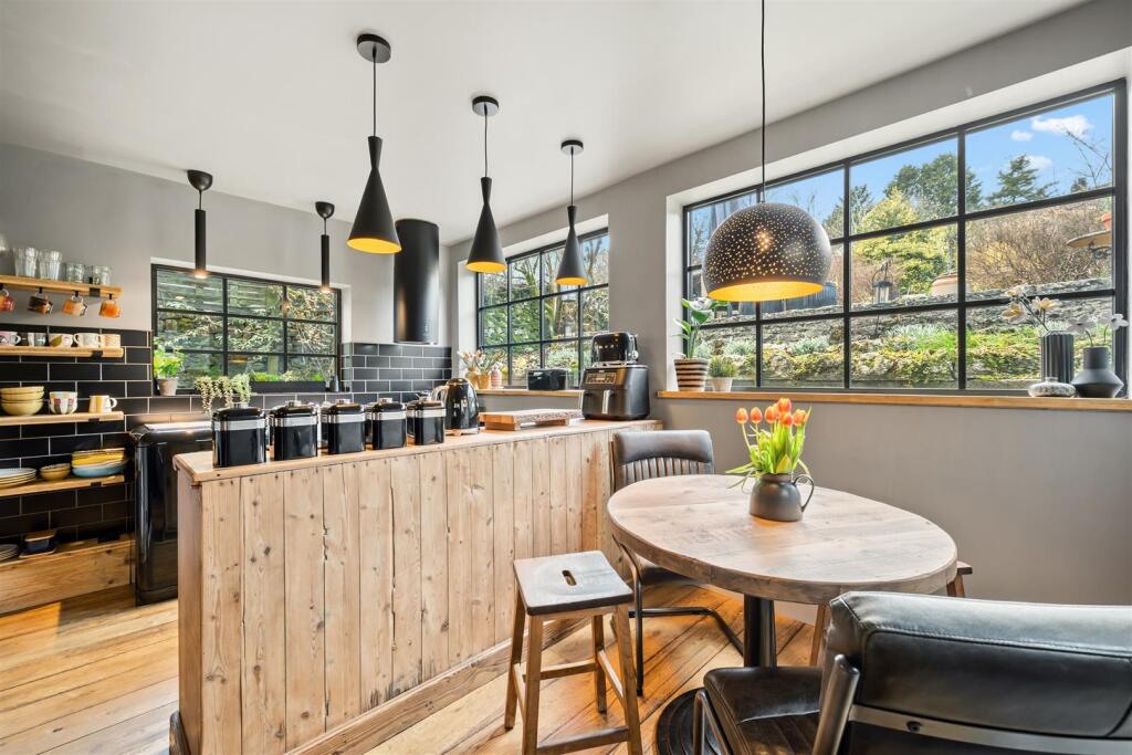 Saxton Mee Well Yard 0038.jpg