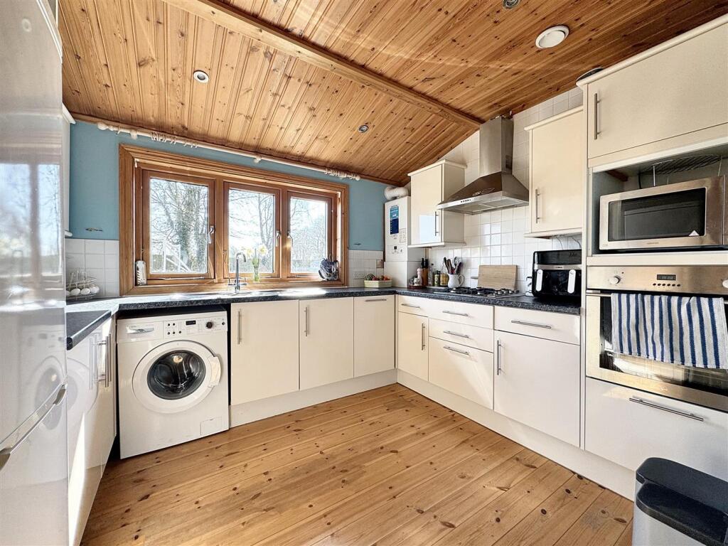 Kitchen (Chalet)