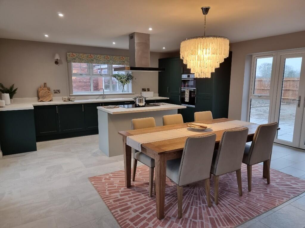 Example Kitchen Dine