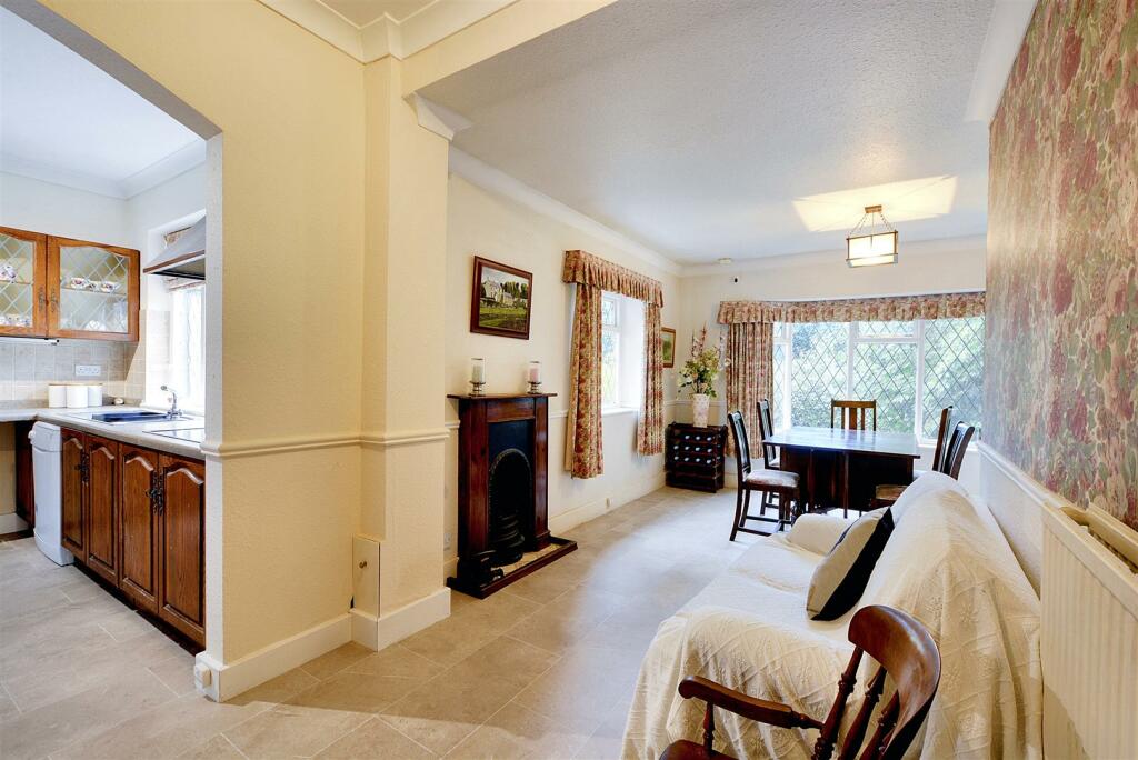 Dining Room_1.jpeg
