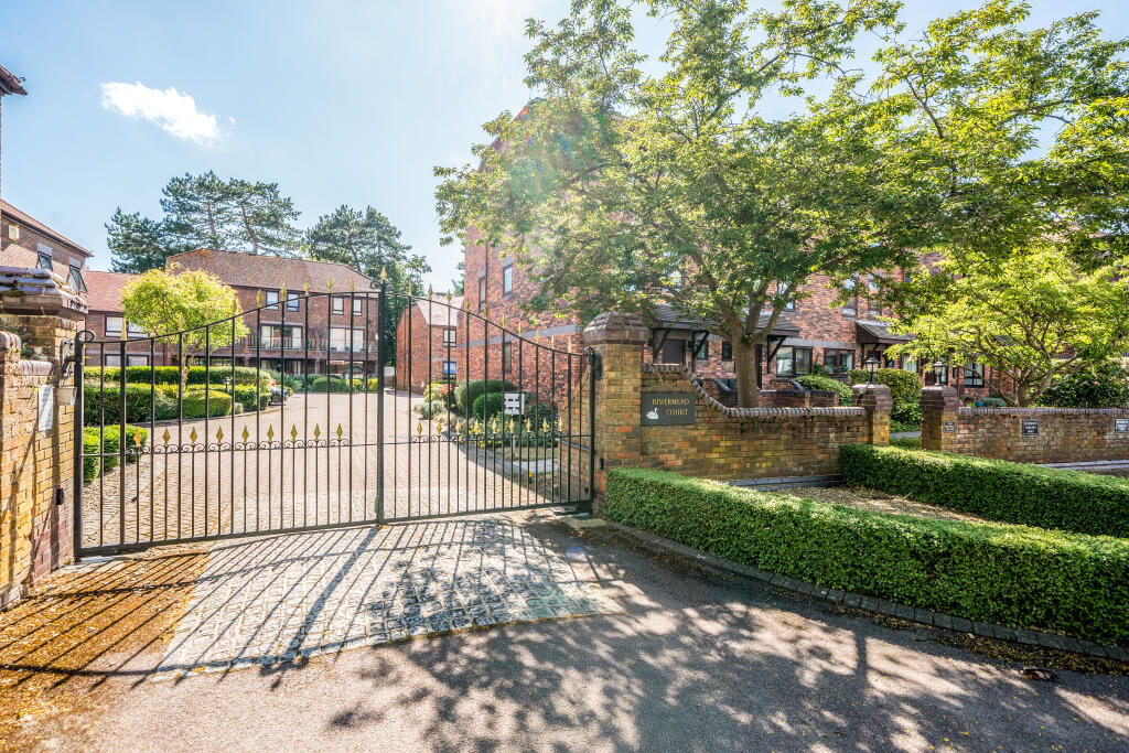 Gates into Rivermead Court