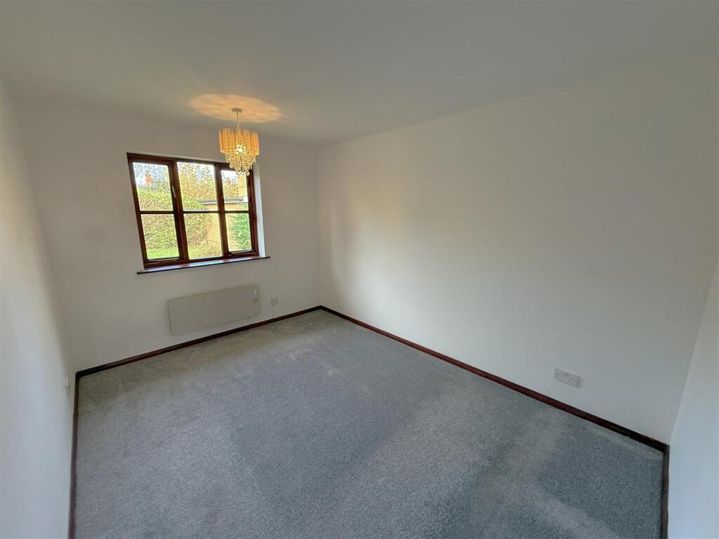Bedroom 1.JPG