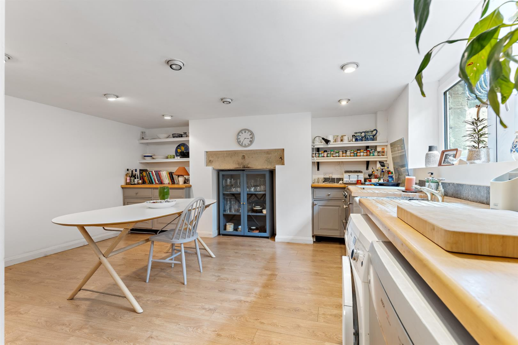 122 Birkby Hall Rd, Birkby 08_297.png