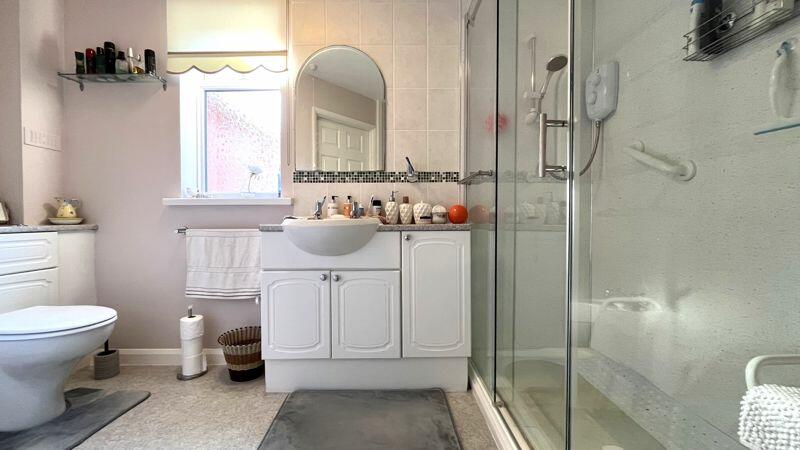En-Suite to Bedroom 1