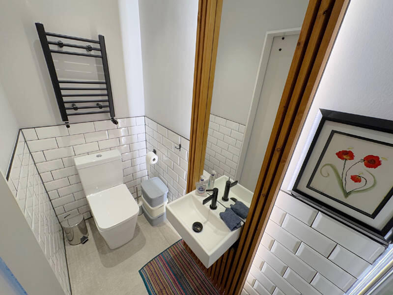 Bedroom One Ensuite b