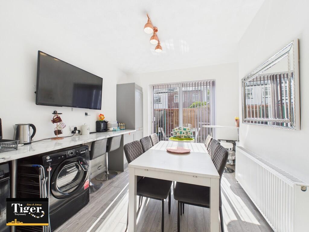 CAM02176G0-PR0544...