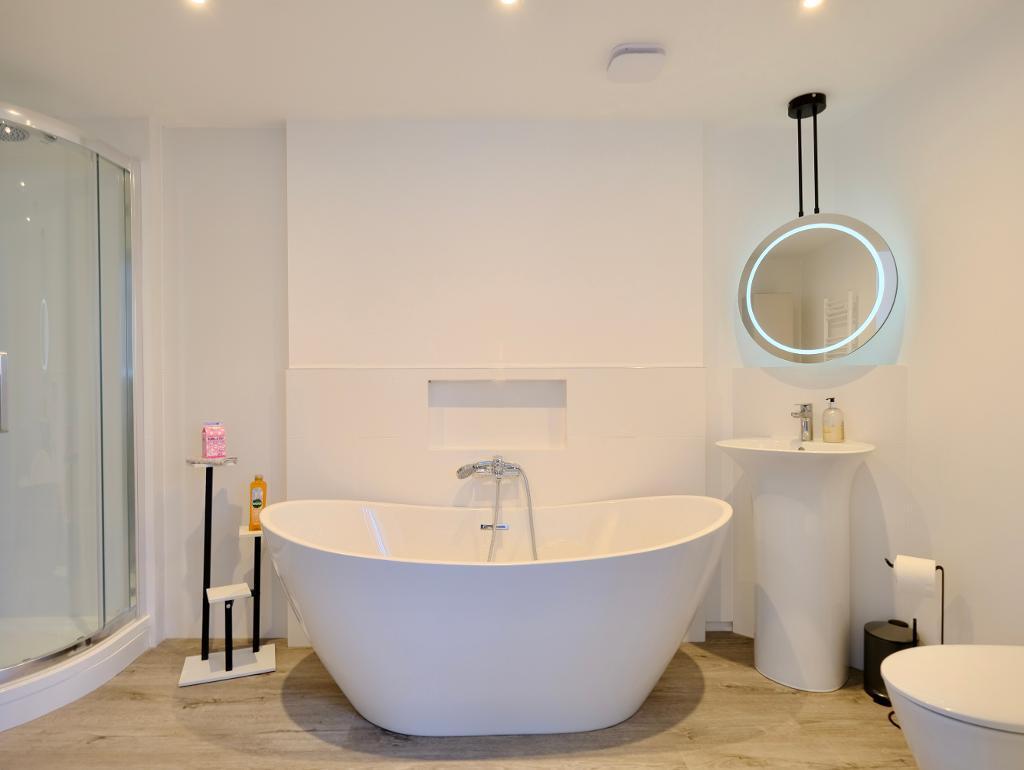 En suite bathroom to bedroom 1 (GF)