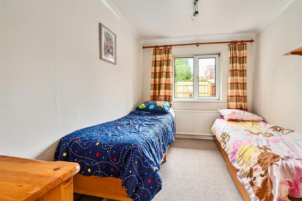 2 New Barn Close, Portslade, BN41 (4).jpg