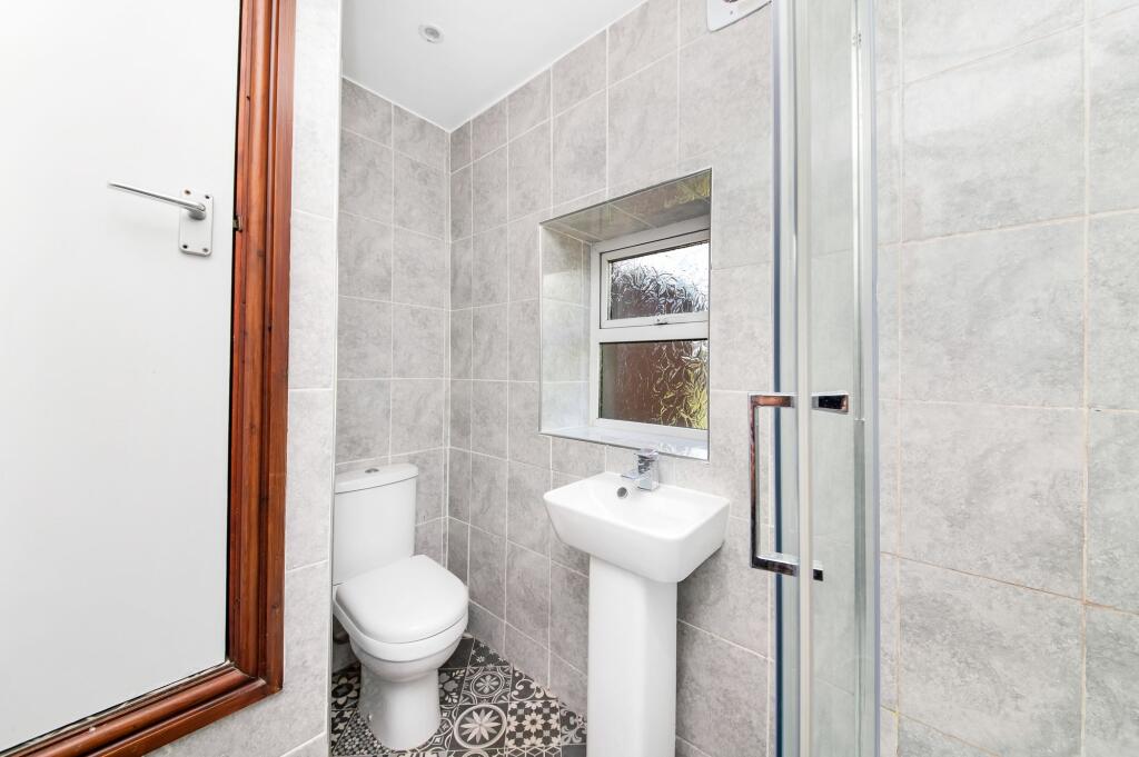 SHOWER ROOM