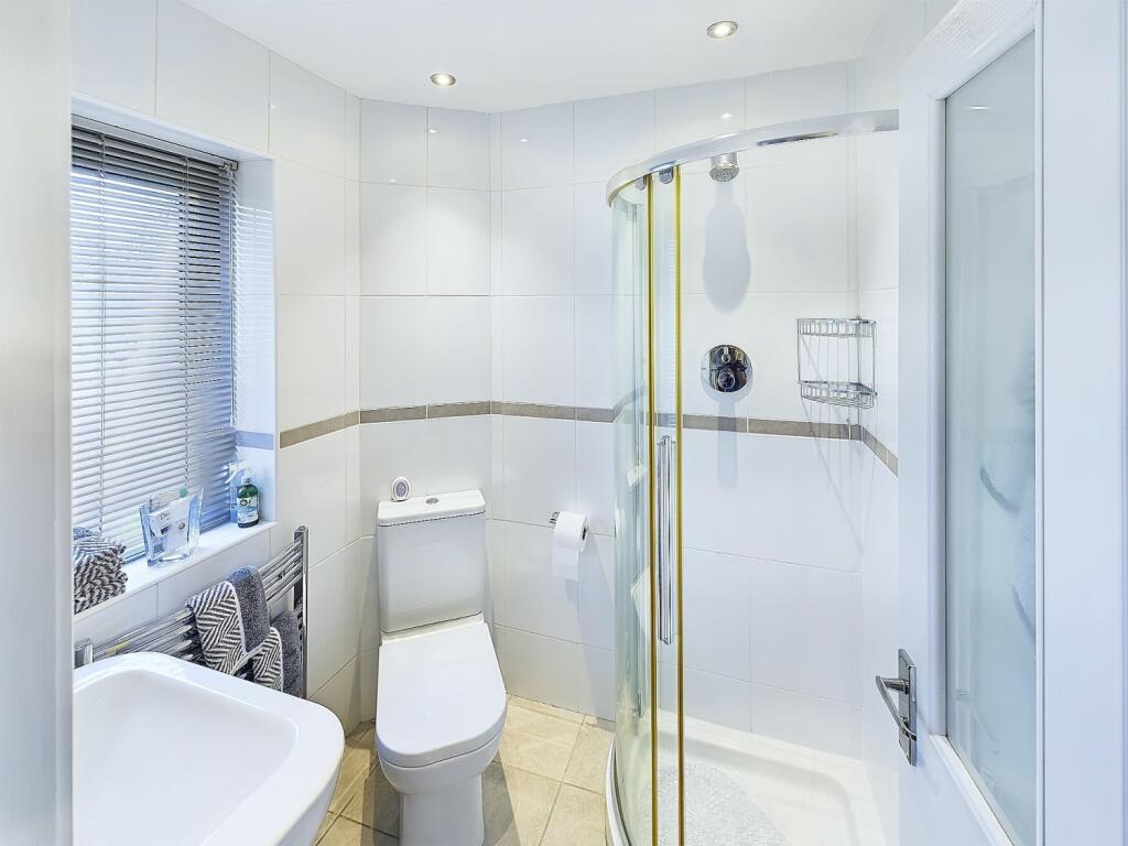 CAM04233G0-PR0009-STILL019