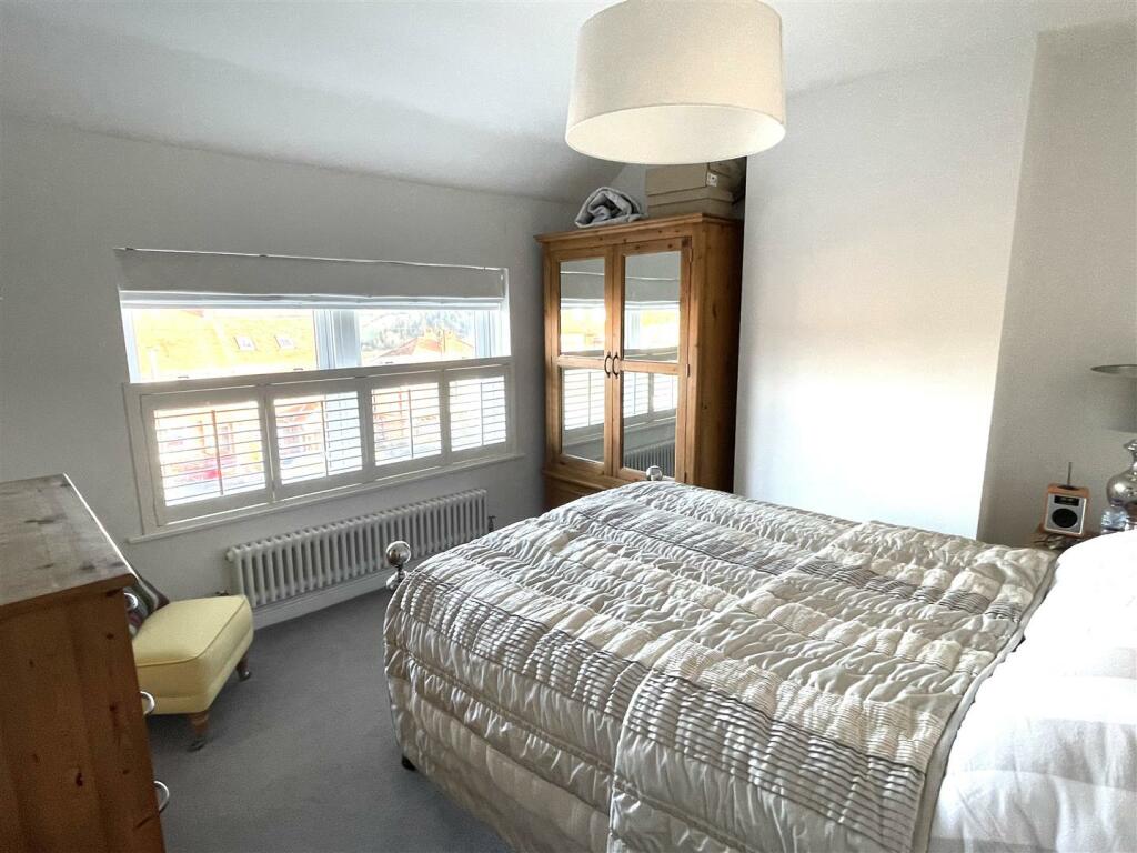 belper lane 141 bed.jpg