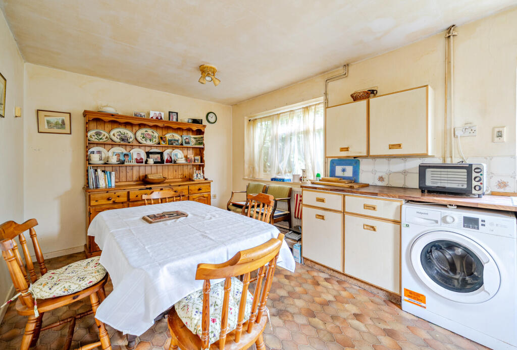 1301831-4-683d92a...