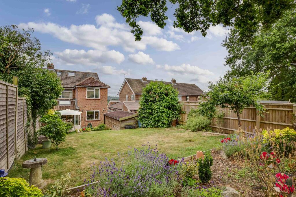 21 Woodland Way, SL7 3LD (LOW RES)-13