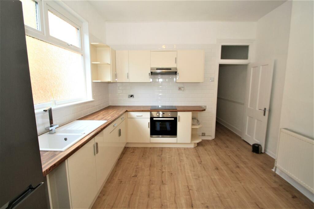 Kitchen (2).JPG