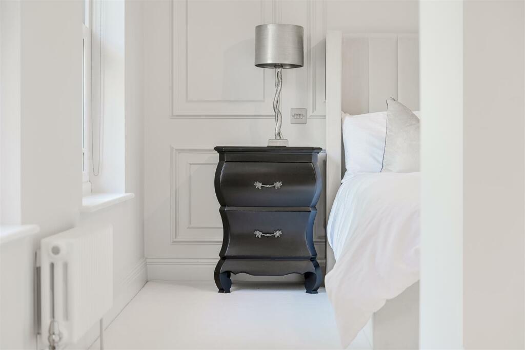 CUNLIFFE CLOSE, 1  (1).jpg