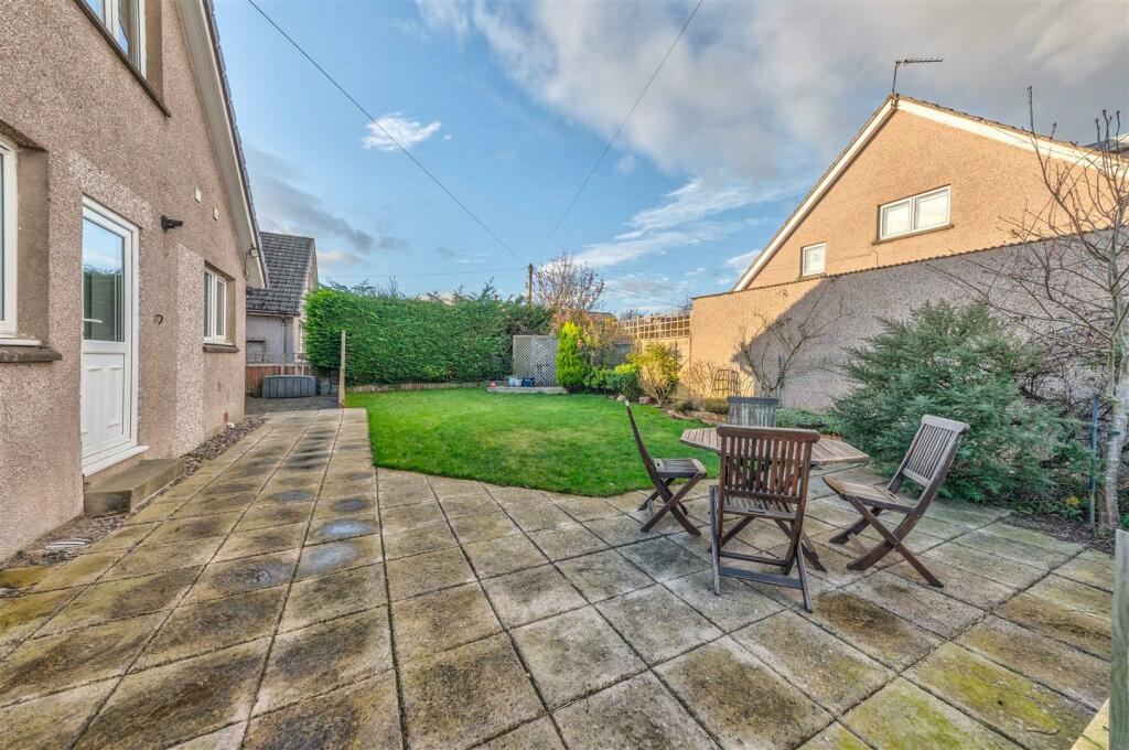 5 Rosemount Road Birkhill-17.JPG