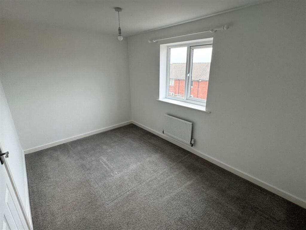 10 Kew An Prysk Bedroom 1