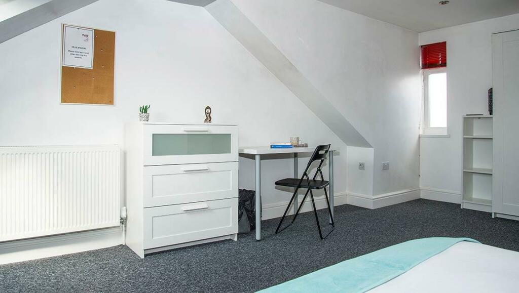6-bed-student-house-britannia-road-north-3-portsmo