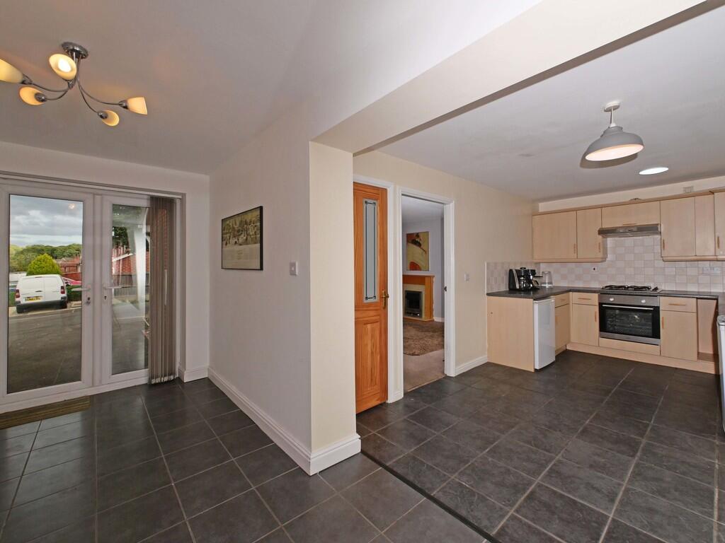 39 MOATHOUSE WAY ...