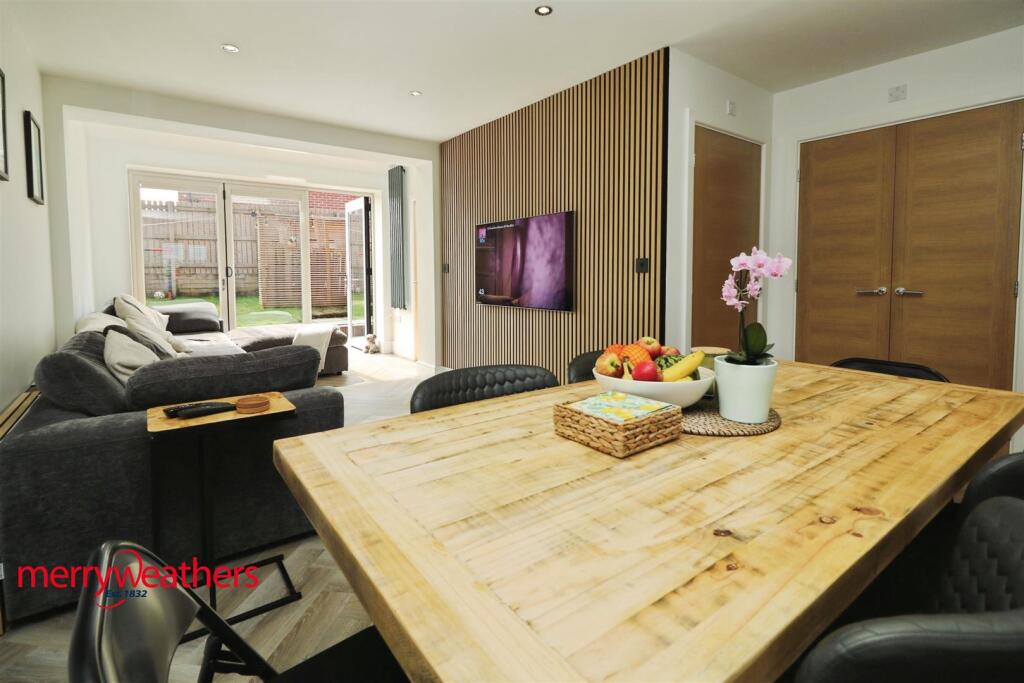 EXTENDED LIVING ROOM