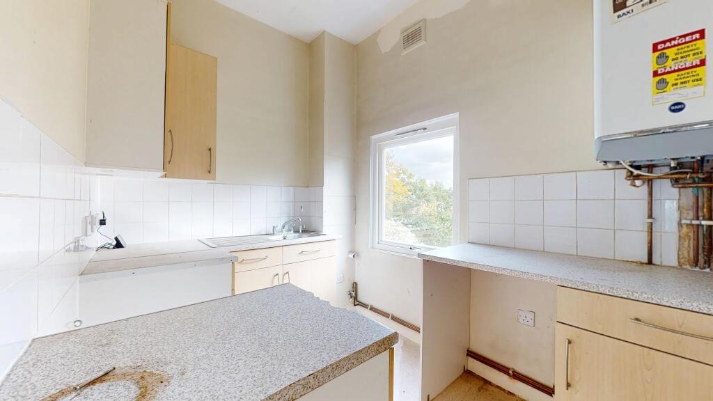 Flat B, 5 Wyndham Crescent, Upper Holloway, London, N19 5QJ