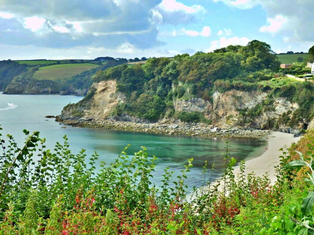 Close proximity to the desirable Carlyon Bay