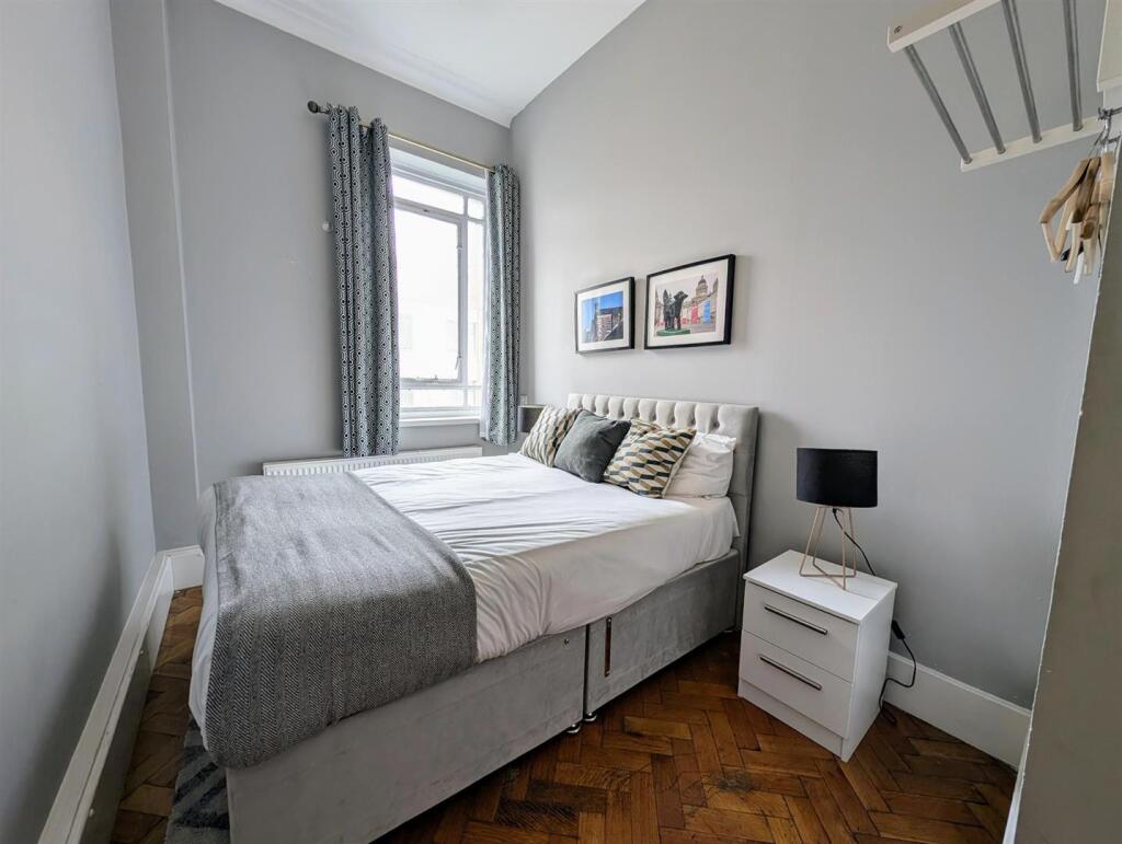 Bedroom 1.jpg
