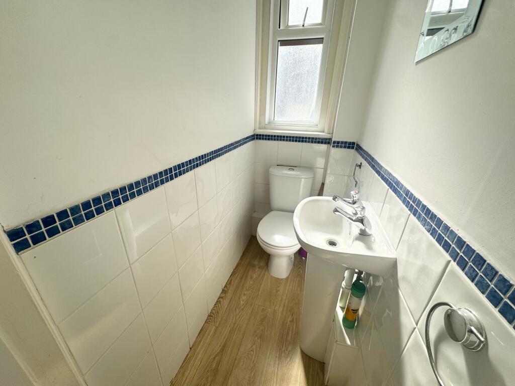 Cloakroom/wc