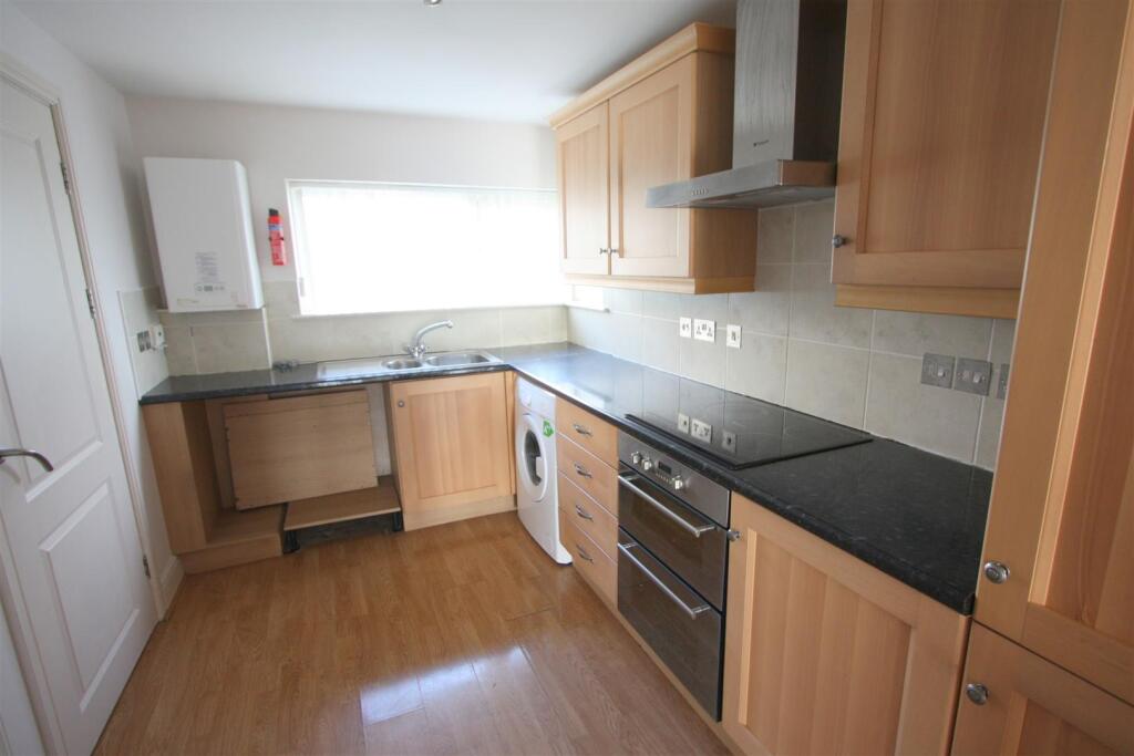 14 Longshore Apartments Kitchen