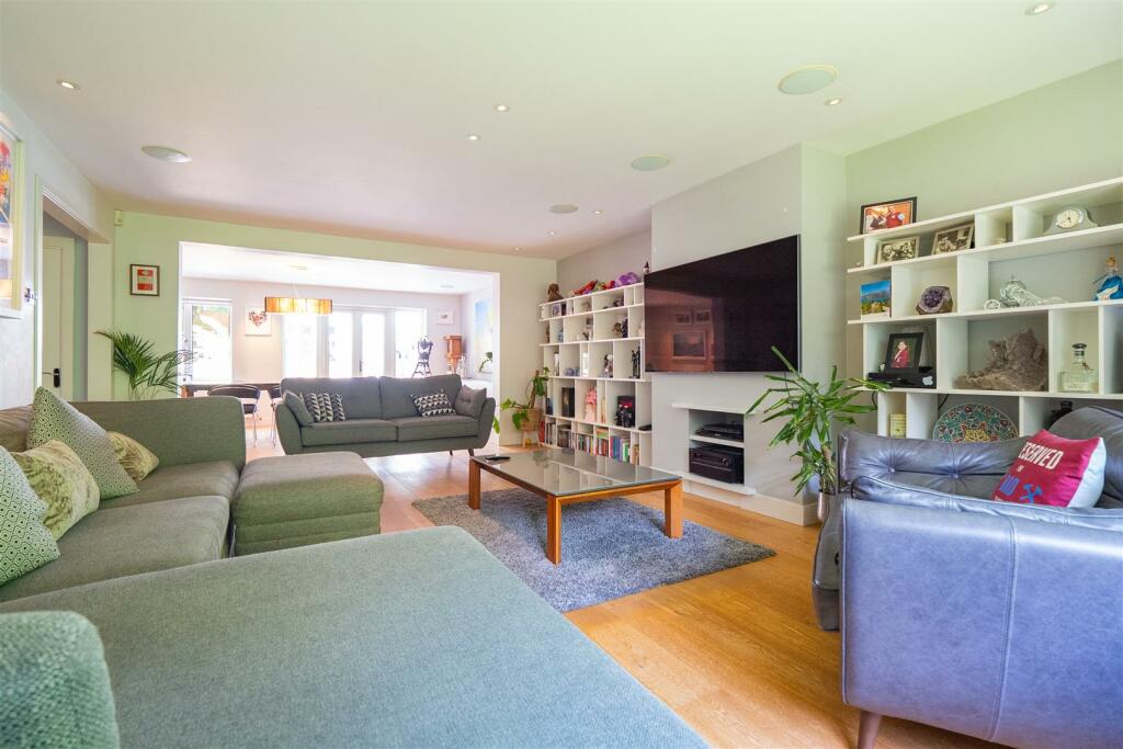 Sitting Room..jpg