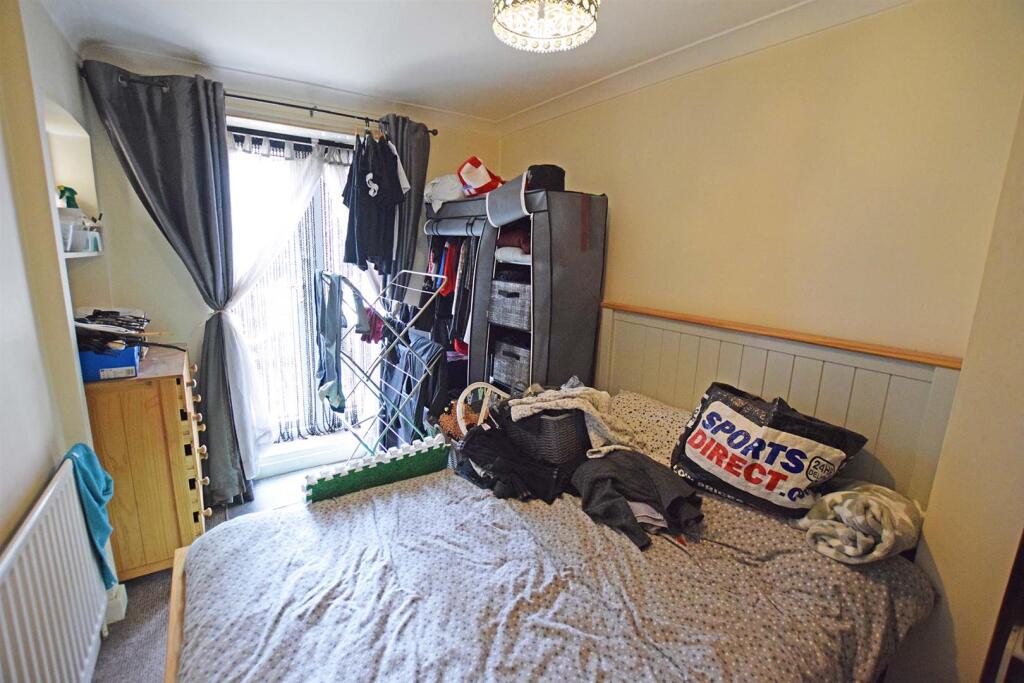 ground floor flat bedroom