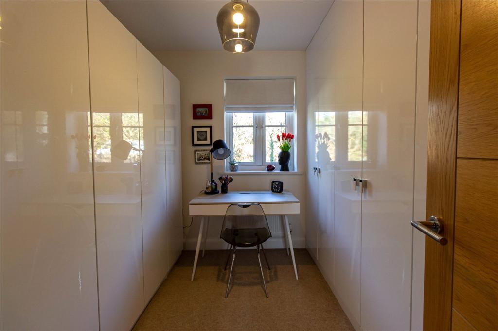 Bedroom/Dressing Roo