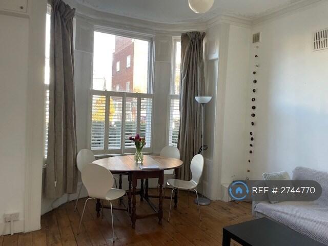 Lounge/Dining 