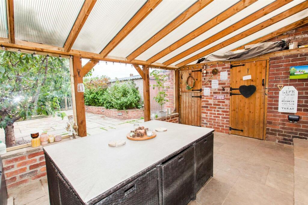 2 Houfton Road (14).jpg