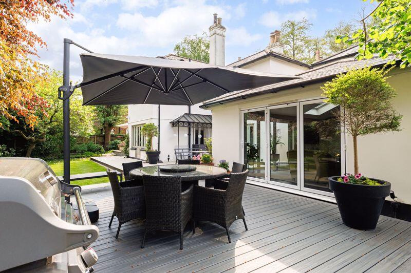 Rear decking aea